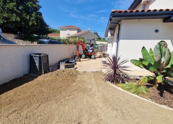 Création d'une jardinière autour de la piscine renforcée avec des ipn